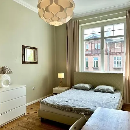 Apartment Pokoje 100 Metrow Do Monte Cassino