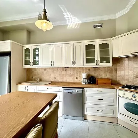 Pokoje 100 Metrow Do Monte Cassino Apartment