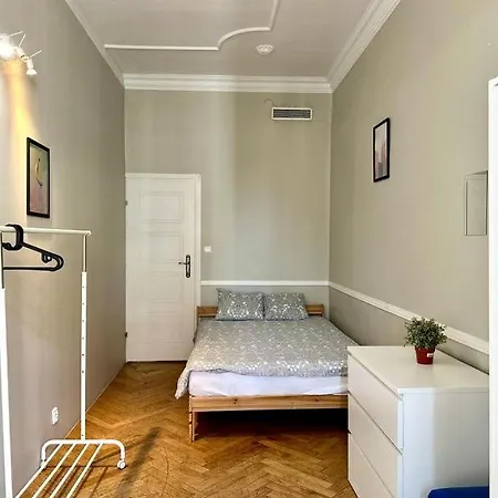 Pokoje 100 Metrow Do Monte Cassino Apartment