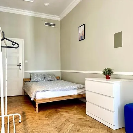 Apartment Pokoje 100 Metrow Do Monte Cassino